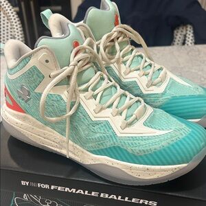 Moolah Neovolt Pro V2 Women's Basketball - 9.5